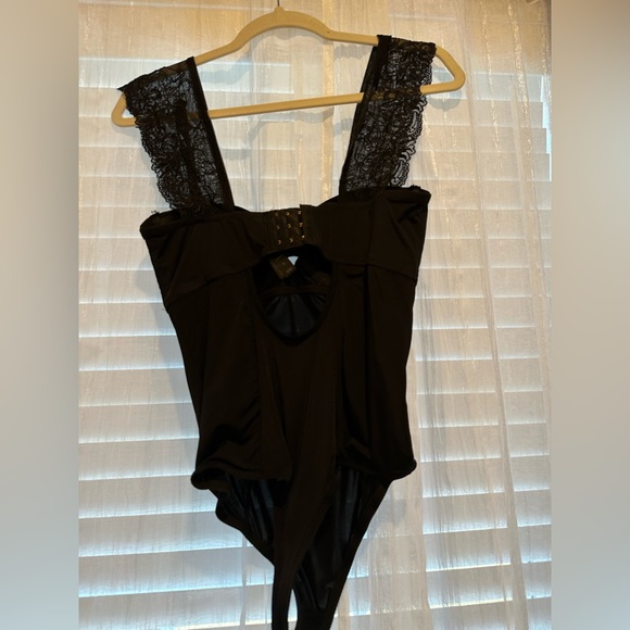BEBE NWOT Bustier Bodysuit with Floral Lace Straps - Picture 4 of 7